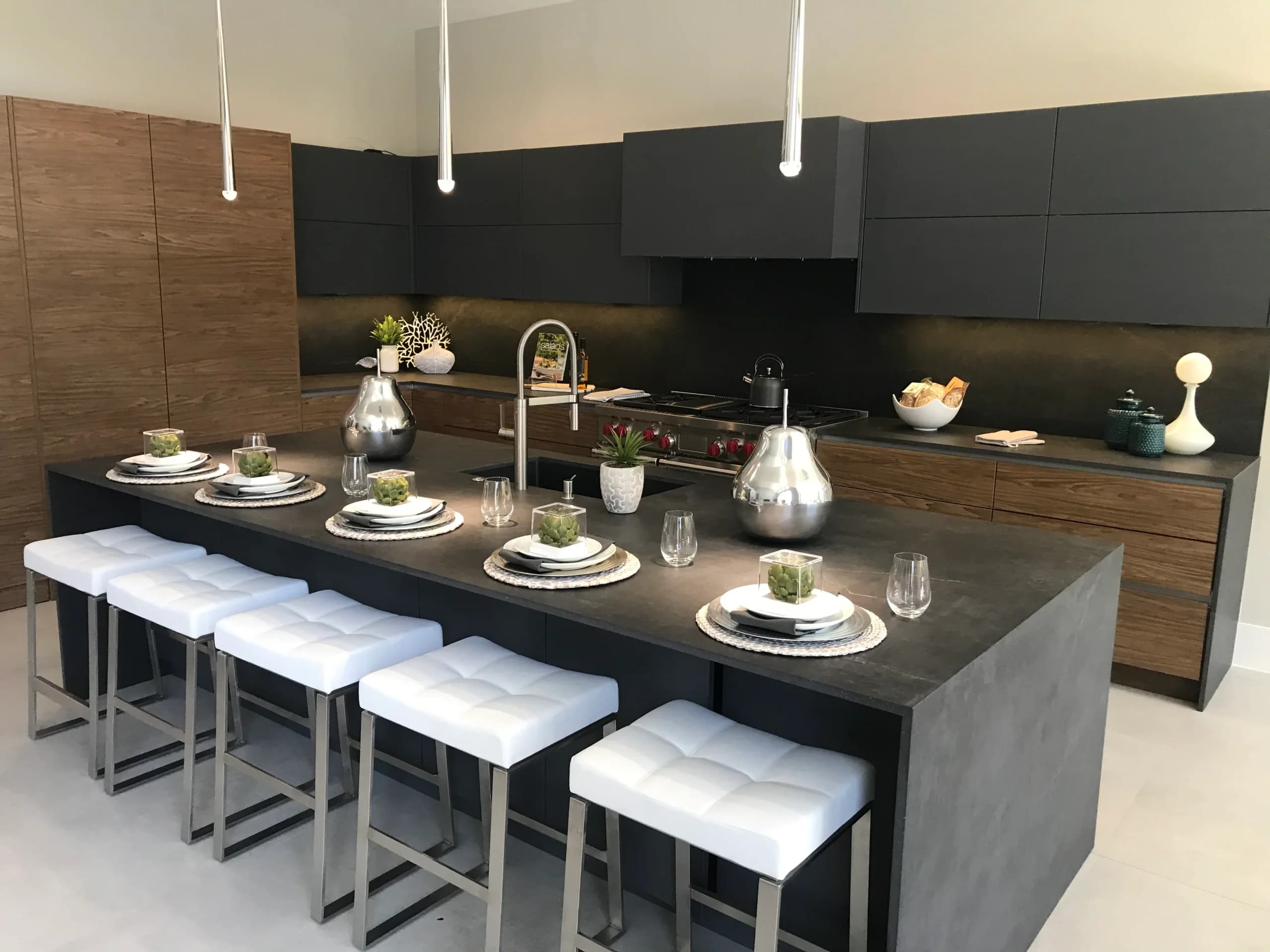 Custom kitchen cabinetry by Morantz Custom Cabinetry