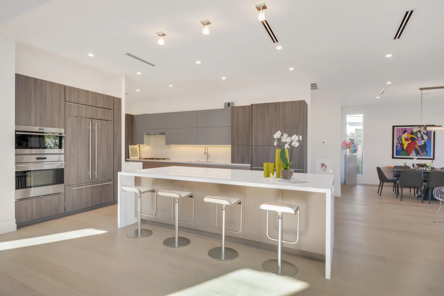 White Gloss Custom Cabinets for New Home Construction